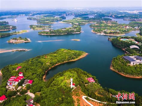 龍泉湖！神秘的な湖と雄大な山々が織りなす絶景！