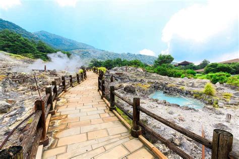  雲仙温泉！神秘的な湯けむりと歴史の息吹が交差する癒しの地